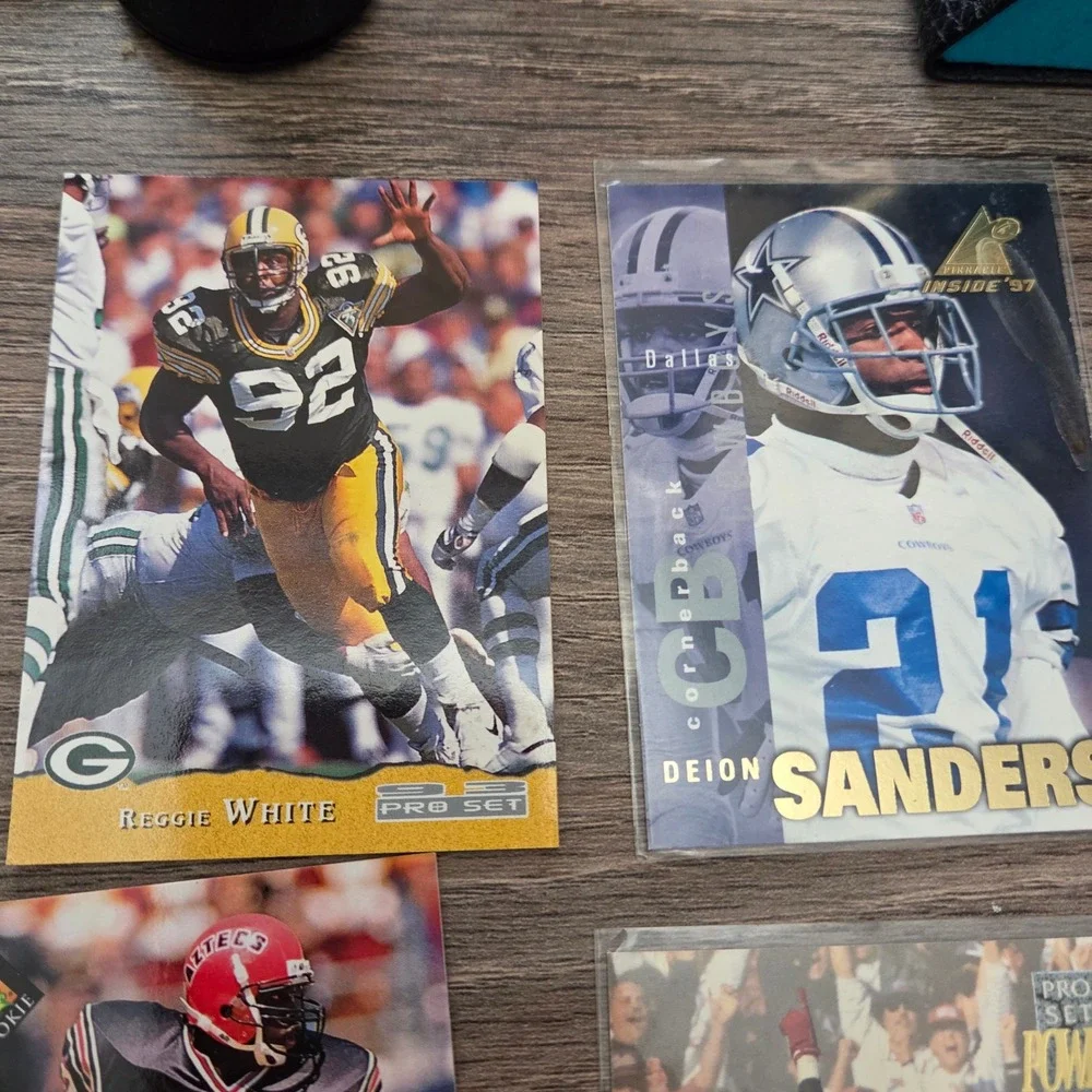 Vintage NFL Football Cards Lot #1 of 25 Montana, S.Young  D.Sanders Jerry Rice